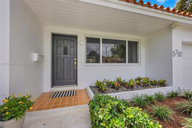 5750 SW 52nd Ter, South Miami, FL 33155