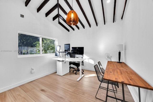 5750 SW 52nd Ter, South Miami, FL 33155