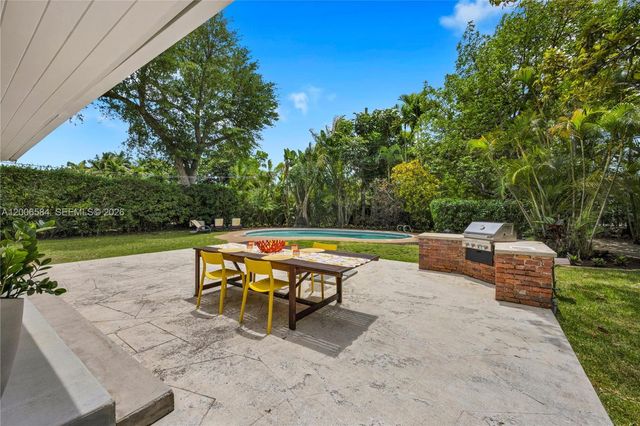 5750 SW 52nd Ter, South Miami, FL 33155