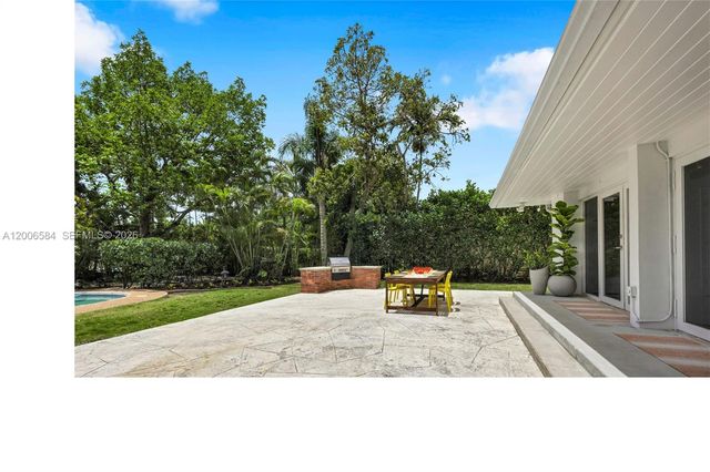 5750 SW 52nd Ter, South Miami, FL 33155