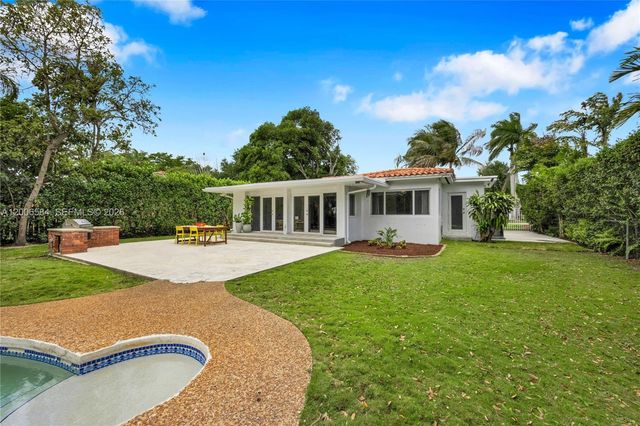 5750 SW 52nd Ter, South Miami, FL 33155