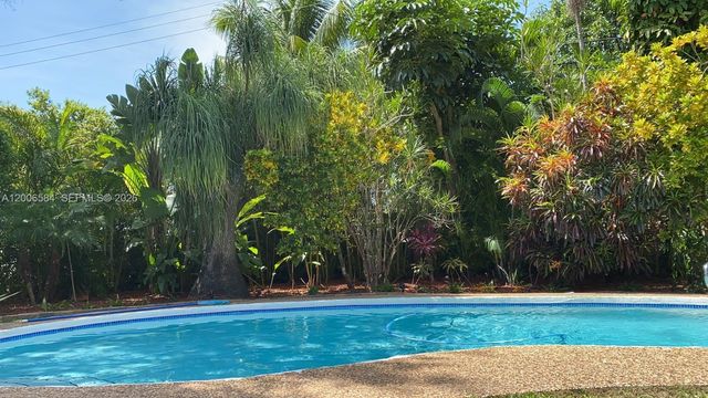 5750 SW 52nd Ter, South Miami, FL 33155