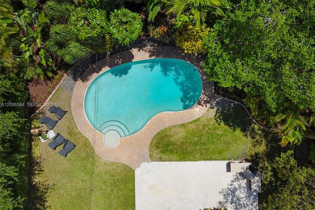 5750 SW 52nd Ter, South Miami, FL 33155