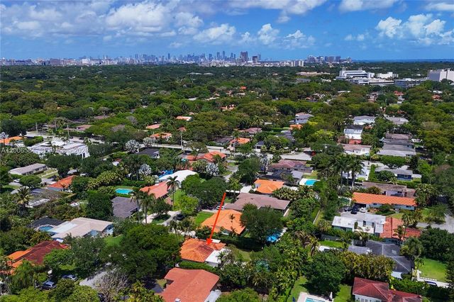 5750 SW 52nd Ter, South Miami, FL 33155