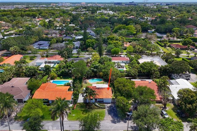 5750 SW 52nd Ter, South Miami, FL 33155
