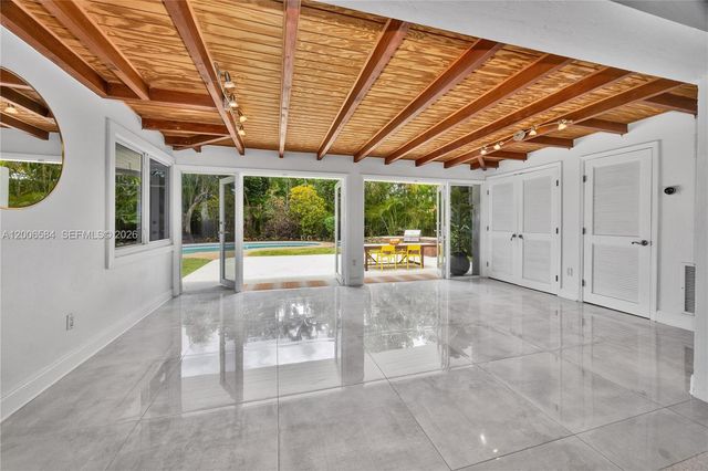 5750 SW 52nd Ter, South Miami, FL 33155