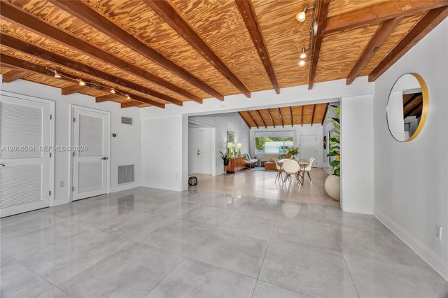 5750 SW 52nd Ter, South Miami, FL 33155