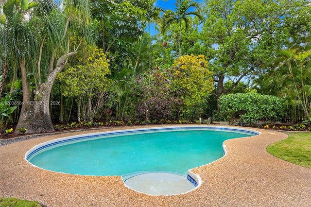 5750 SW 52nd Ter, South Miami, FL 33155