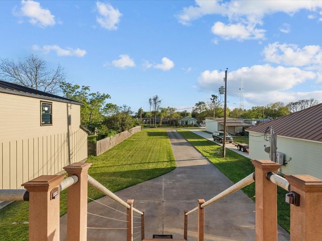 2609 Avenue A, San Leon, TX 77539