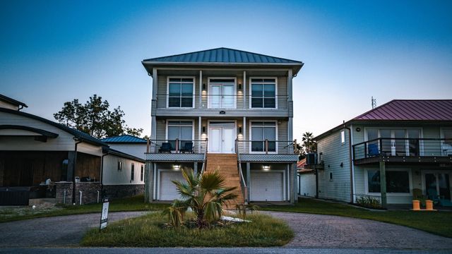 2609 Avenue A, San Leon, TX 77539