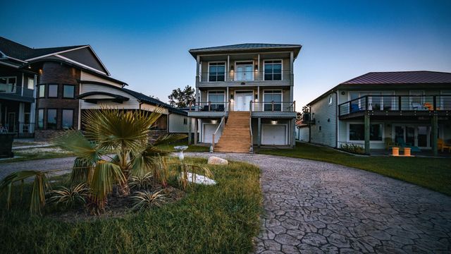 2609 Avenue A, San Leon, TX 77539