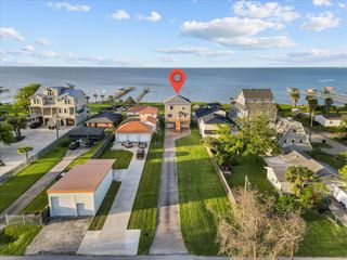 2609 Avenue A, San Leon, TX 77539