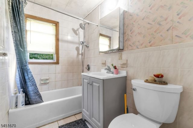 637 Britton St, Elizabeth City, NJ 07202