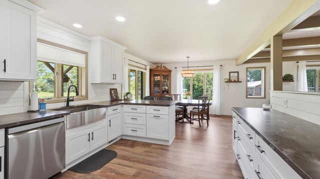 715 Anderson St, Cowan, TN 37318