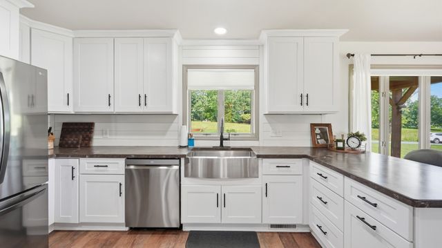 715 Anderson St, Cowan, TN 37318