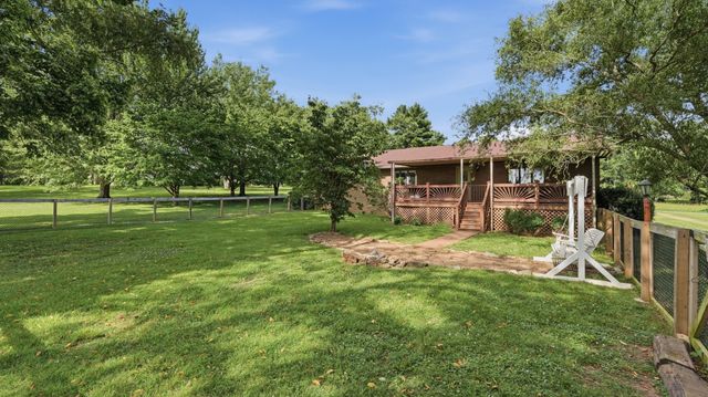 715 Anderson St, Cowan, TN 37318