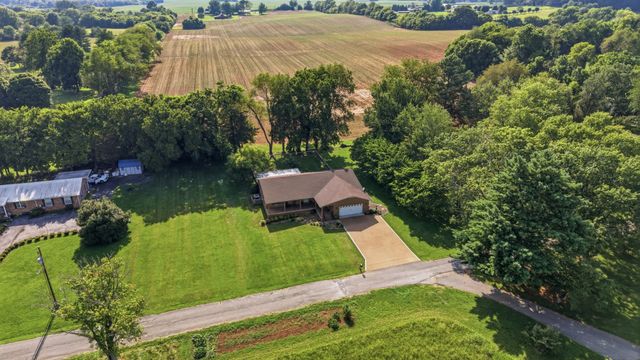 715 Anderson St, Cowan, TN 37318