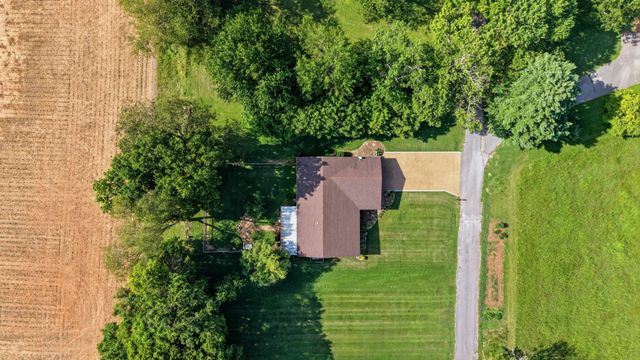 715 Anderson St, Cowan, TN 37318