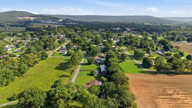 715 Anderson St, Cowan, TN 37318