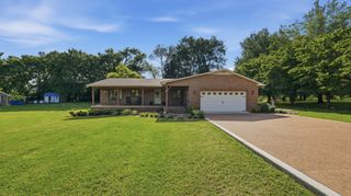 715 Anderson St, Cowan, TN 37318