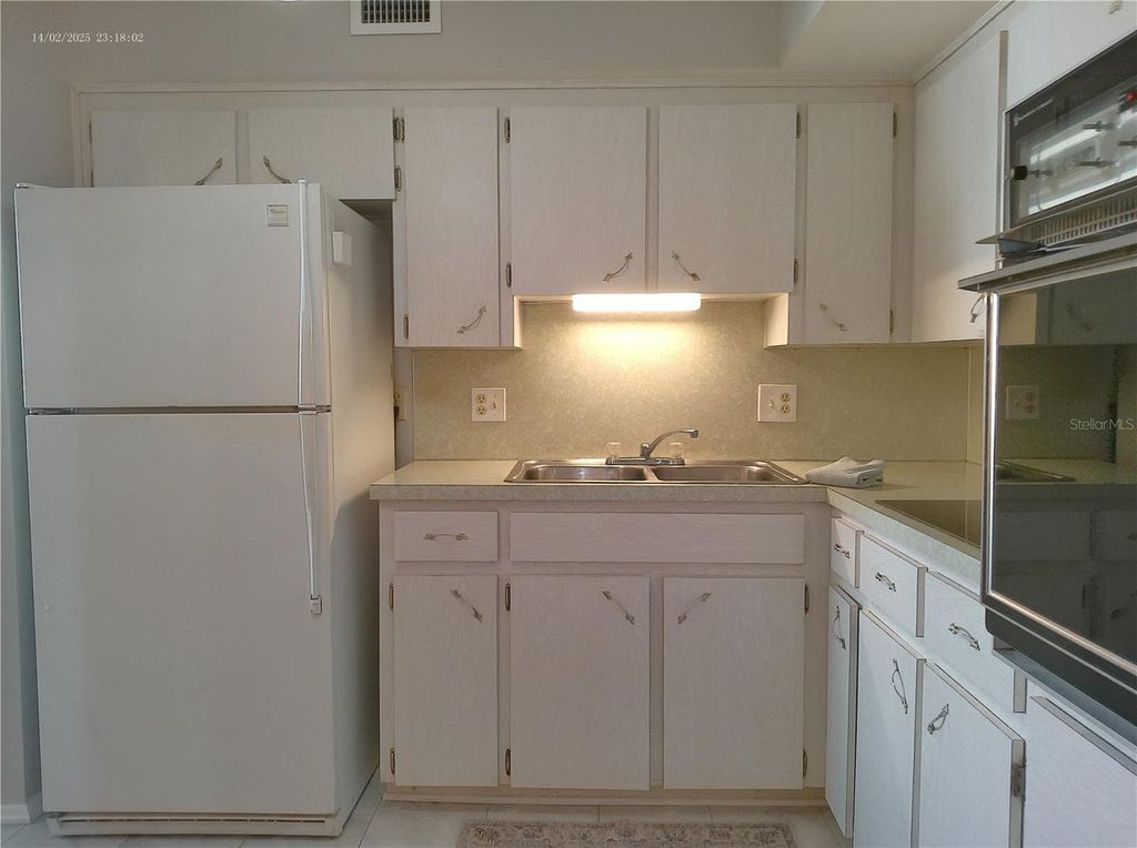 Image 14 of property listing at 2456 ECUADORIAN WAY 38, Clearwater, FL 33763