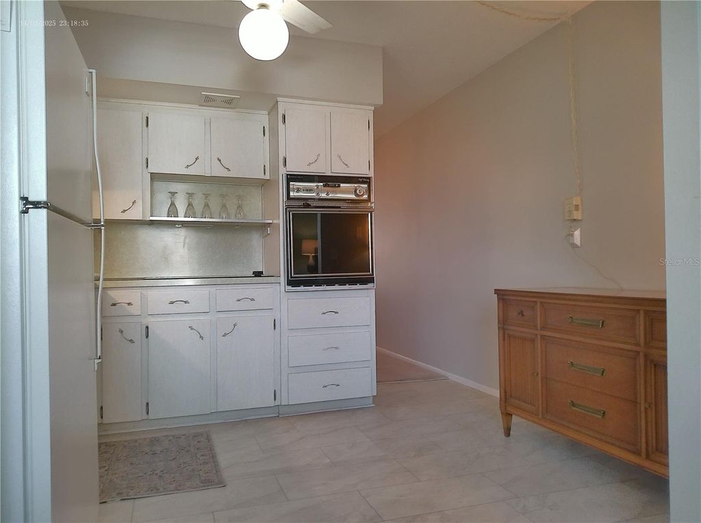 Image 15 of property listing at 2456 ECUADORIAN WAY 38, Clearwater, FL 33763