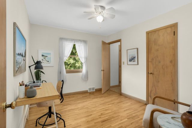 539 Frontenac Place, Saint Paul, MN 55104