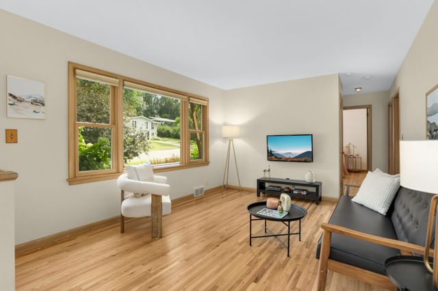 539 Frontenac Place, Saint Paul, MN 55104