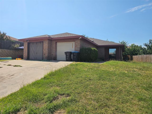2825 Ridgecrest Drive, Fort Worth, TX 76133