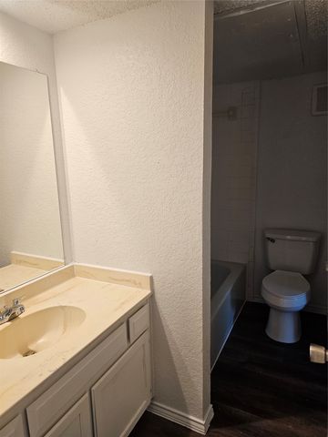 2825 Ridgecrest Drive, Fort Worth, TX 76133