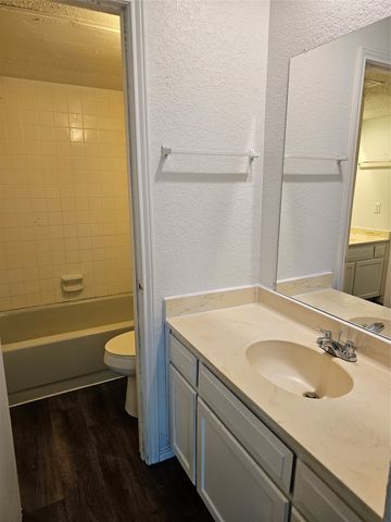 2825 Ridgecrest Drive, Fort Worth, TX 76133
