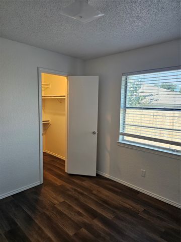2825 Ridgecrest Drive, Fort Worth, TX 76133