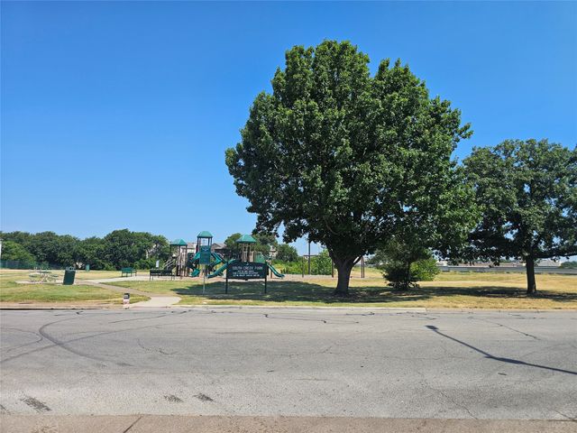 2825 Ridgecrest Drive, Fort Worth, TX 76133