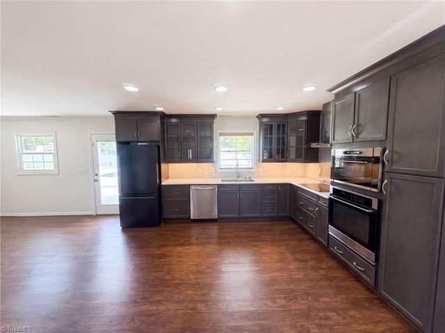 2 Cabot Court, Greensboro, NC 27407