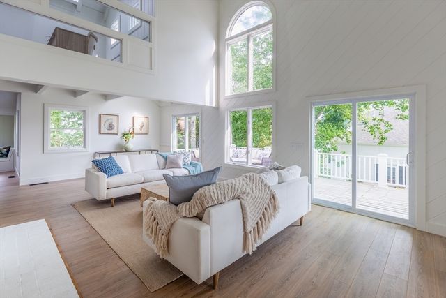 43 Seabreeze Dr, Bourne, MA 02532
