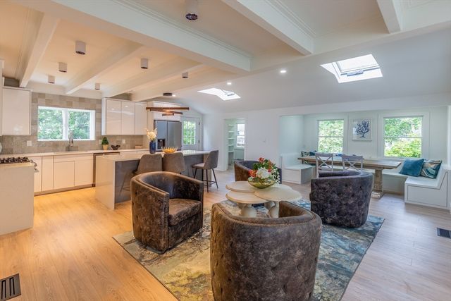 43 Seabreeze Dr, Bourne, MA 02532
