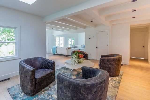 43 Seabreeze Dr, Bourne, MA 02532