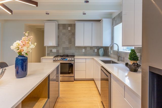43 Seabreeze Dr, Bourne, MA 02532