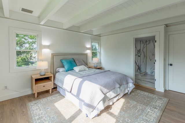 43 Seabreeze Dr, Bourne, MA 02532