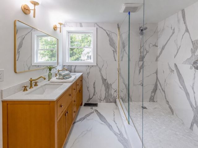 43 Seabreeze Dr, Bourne, MA 02532