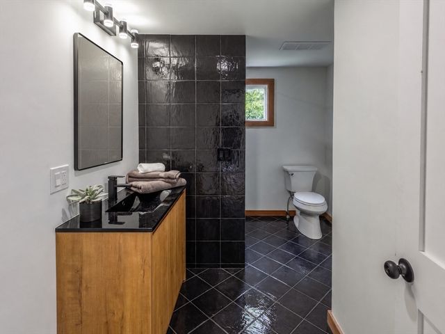 43 Seabreeze Dr, Bourne, MA 02532