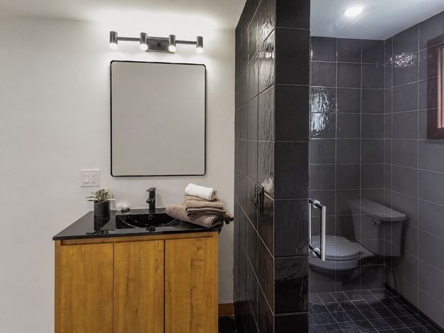 43 Seabreeze Dr, Bourne, MA 02532