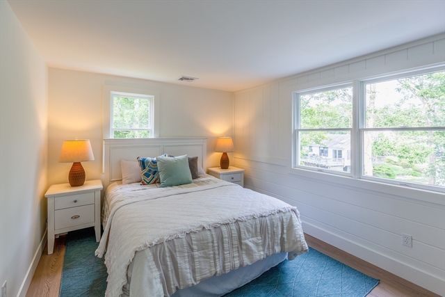 43 Seabreeze Dr, Bourne, MA 02532