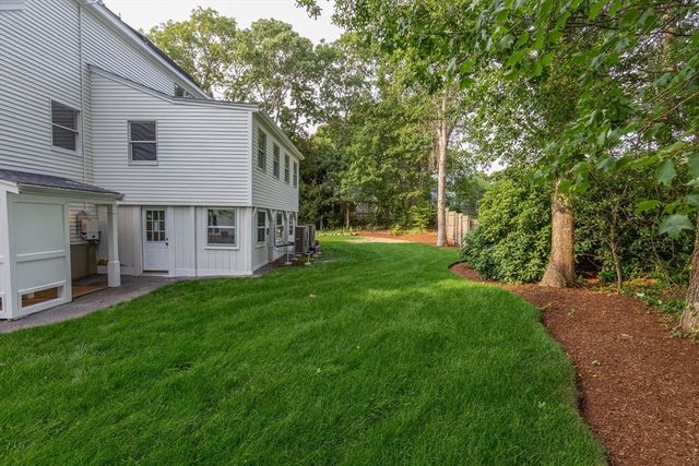 43 Seabreeze Dr, Bourne, MA 02532
