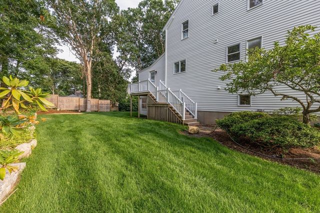 43 Seabreeze Dr, Bourne, MA 02532