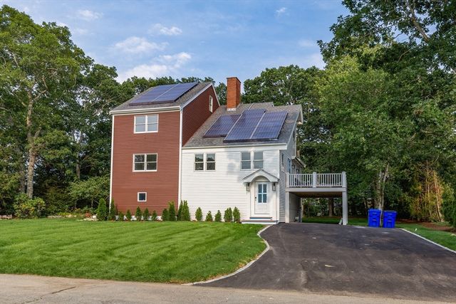 43 Seabreeze Dr, Bourne, MA 02532