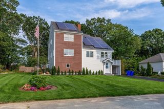 43 Seabreeze Dr, Bourne, MA 02532