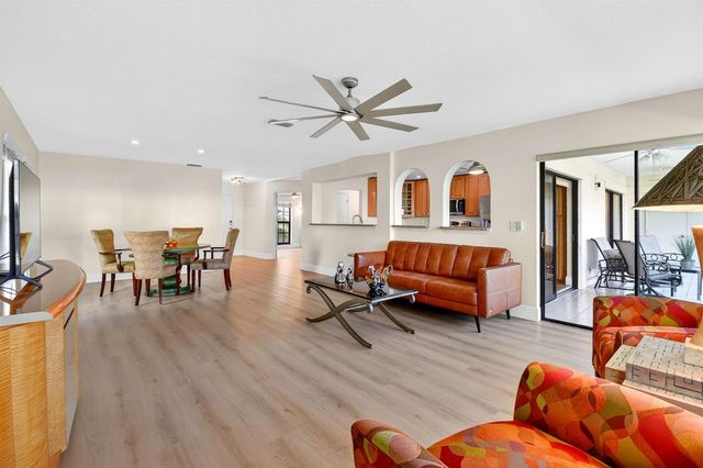3042 Lucerne Park Drive 5612, Greenacres, FL 33467