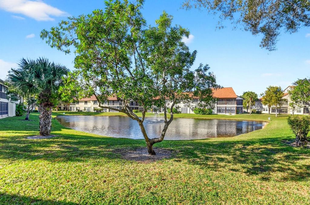 3042 Lucerne Park Drive 5612, Greenacres, FL 33467