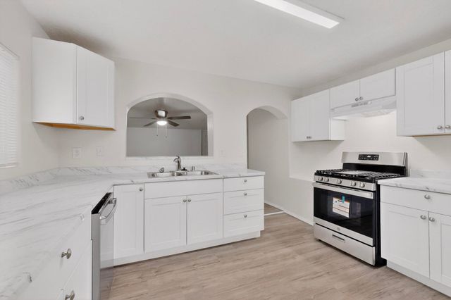 376 58th Street NW, Albuquerque, NM 87105